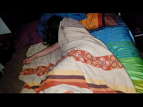 ❤️ Stepson berači svojo mlado mačeho, medtem ko ona spi. ❤️❌ Fuck video pri nas ❤